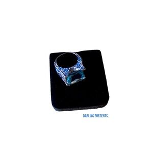 Gemstone Crystal Cocktail Ring Women Color Blue & Silver Size 7